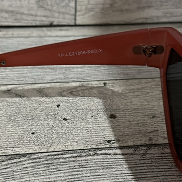 Red retro vintage summer beach sun glasses - Picture 5 of 9